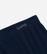 Calzoncillo tipo boxer de microfibra color azul marino, con diseño sin costuras y cintura elástica con detalle de líneas horizontales y logo de la marca.