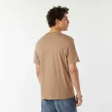 Remera color beige con estampado frontal de la frase "Wave Rush".