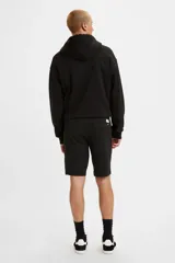 Bermuda Levi's modelo XX Chino Short II, color negro, de tiro medio y corte estándar con bolsillos laterales y traseros.