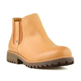 Bota corta de cuero color marrón, con elástico lateral y suela track.