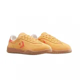 Zapatillas Converse Run Star Trainer OX color amarillo mostaza con detalles en rojo coral y suela marrón.