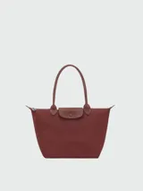 Bolso tote Longchamp modelo Le Pliage One en tamaño mediano, color bordó, con diseño minimalista, cierre superior y doble asa de mano.