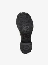 Mocasín de piel vacuna color bordó con detalles de costuras en rojo, cordones decorativos y suela XL EXTRALIGHT de EVA negra con tacón de 7 cm.