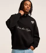 Buzo negro de algodón con felpa, corte boxy, cuello alto con cremallera, mangas largas con puños ajustados y bordado con la frase "Join the hype".