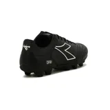 Championes de fútbol Diadora Capri, color negro con logo en blanco.