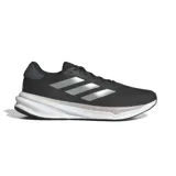 Zapatillas de running Adidas Supernova Stride, color negro con detalles plateados. Cuentan con mediasuela Dreamstrike+ para absorción de impactos, empeine de malla transpirable y suela Adiwear de gran tracción.