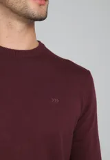 Sweater de algodón color verde petróleo, con cuello redondo y mangas largas.