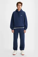 Pantalón de jogging azul marino de Levi's, corte regular, tiro medio, con logo pequeño en blanco en la pierna izquierda y puños elásticos.