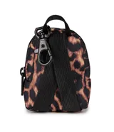 Mini mochila decorativa JanSport color negro, con bolsillo frontal y parche de la marca. Diseñada como accesorio tipo charm para colgar en bolsos o mochilas.