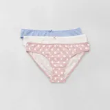 Pack de tres bombachas de algodón con diferentes estampados: una celeste lisa, una blanca con lunares pequeños y una rosa con lunares grandes. Todas tienen un pequeño moño en el centro.