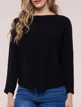 Buzo tejido liviano de calce holgado color celeste, con escote bote y mangas tipo dolman.