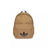 Mochila Adidas Adicolor Classic color beige con el logotipo del trébol en negro en el bolsillo frontal. Cuenta con compartimento principal con cierre, bolsillo delantero y tirantes ajustables.