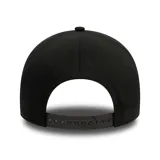 Gorro New Era 9FORTY de los New York Yankees, color negro, con logo del equipo bordado en el frente y logo de New Era bordado en el lateral.