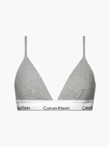 Bralette triangular Calvin Klein de la línea Modern Cotton, confeccionado en mezcla de algodón, modal y elastano. Presenta un diseño sin copas ni relleno, con tirantes finos ajustables y banda elástica inferior con el logo de la marca.