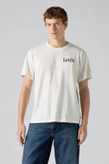 Remera de manga corta y cuello redondo Levi's de corte relajado, color blanco, con pequeño logotipo impreso en el pecho y diseño estampado en la espalda.