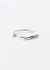 Anillo de plata 925 con diseño torneado liso.