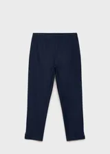 Leggings tipo capri de corte entallado, confeccionados en tejido elástico con cintura de goma elástica.