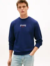 Buzo Tommy Hilfiger de cuello redondo, color azul marino, con logo bordado en el pecho.