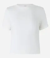 Blusa básica de cuello redondo y manga corta con detalle de dobladillo plegado. Confeccionada en tejido de viscosa con spandex, ofrece un ajuste cómodo y versátil.