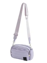 Bandolera Terrano de diseño compacto, confeccionada en tela de lona capitoneada color lila. Cuenta con múltiples compartimentos con cierre, bolsillos laterales, bolsillo trasero y correa ajustable al tono.