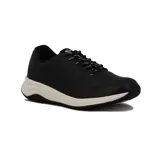 Championes deportivos color café con cordones y suela blanca.