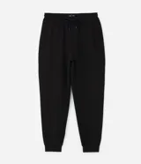 Pantalón jogger de pijama color negro, confeccionado en tejido de modal con mezcla de poliéster y elastano. Presenta cintura elástica con cordón de ajuste, bolsillos laterales y puños ajustados en el ruedo.