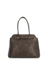Cartera Hush Puppies modelo Minster Bag, color chocolate, de diseño estructurado con doble asa de hombro, detalles de tiras ajustables con hebillas metálicas doradas y llavero colgante con la forma del perro icónico de la marca.