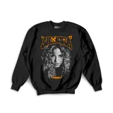 Buzo de cuello redondo y manga larga, color negro, con estampa frontal en color naranja que presenta el nombre de la artista Shakira en estilo graffiti y una fotografía en blanco y negro de la misma.