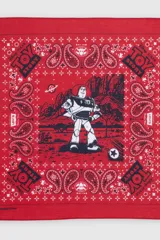 Pack de tres bandanas con estampados de Toy Story: una roja con Buzz Lightyear, una blanca con Jessie y una amarilla con Woody. Todas tienen un patrón de bandana tradicional en los bordes.