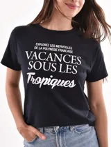 Remera lila con estampado frontal con la frase "Gracias por nada".