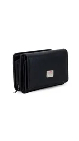Billetera corta de cuero sintético color negro, con cierre a presión y placa metálica decorativa. Cuenta con múltiples compartimentos internos para tarjetas, visor y billetes, además de un compartimento posterior con cierre.