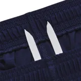 Conjunto deportivo Under Armour Challenger negro, compuesto por campera con cierre y pantalón. Ambos con logo de la marca en color blanco.