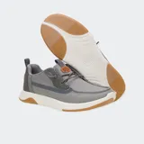 Zapato náutico Hey Dude Wally Drift Mesh color azul marino, con capellada de malla, cordones elásticos y suela de goma blanca con base marrón.