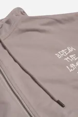Campera con capucha de algodón con efecto acid wash, corte oversize y estampa trasera con tipografía estilo graffiti.