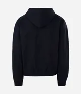 Campera de sarga de algodón con capucha, cierre frontal con cremallera y trabas metálicas decorativas. Presenta un bolsillo con cierre en la manga y puños elásticos, con un diseño de estilo utilitario.