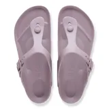 Sandalias tipo ojota Birkenstock modelo Gizeh, fabricadas en material EVA ligero y flexible, color rosado. Presentan diseño de tira de dedo con hebilla ajustable lateral y plantilla anatómica.