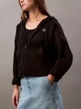 Buzo negro con capucha y cierre frontal completo, confeccionado en suave fleece de mezcla de algodón y poliéster. Presenta el logo Archive de Calvin Klein bordado en el pecho, bolsillos laterales y un corte regular.