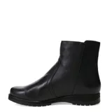 Botas de caña baja marca Bottero, confeccionadas en cuero negro con textura granulada. Presentan cierre lateral metálico y suela de goma con relieve antideslizante.