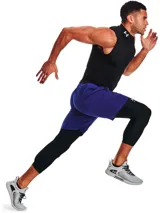 Calza de compresión deportiva Under Armour modelo HeatGear, de largo 3/4, color negro. Presenta cintura elástica ancha con logo de la marca y bolsillo lateral Strength Pocket.