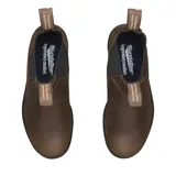 Bota tipo Chelsea de cuero premium marrón, con diseño de caña media, elásticos laterales negros y suela de TPU de alta durabilidad. Cuenta con tiradores en la parte superior para facilitar el calce.