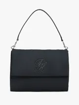 Cartera tipo shoulder bag de Tommy Hilfiger en color negro, confeccionada en poliéster reciclado. Cuenta con diseño de solapa frontal, logo monograma TH bordado y correa ajustable y extraíble con herrajes plateados.
