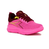 Championes deportivos Diadora modelo Altix, color rosado vibrante con detalles en bordó y amarillo neón. Presentan una estructura de malla transpirable y una suela robusta de EVA y TPR para mayor amortiguación.