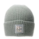 Gorro tipo beanie tejido en punto acanalado, color azul petróleo, con vuelta en el borde y parche rectangular frontal con el logo N+ Club.