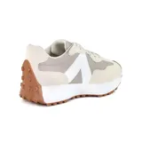 Championes deportivos American Sport modelo Lyra, color gris con detalles en blanco y suela marrón.
