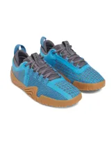 Championes de entrenamiento Under Armour modelo TriBase Reign 6, color azul brillante con suela de goma color caramelo. Presentan tecnología UA WARP en la parte superior para mayor sujeción, mediasuela de doble densidad y tecnología TriBase para maximizar el contacto con el suelo y la estabilidad durante ejercicios de levantamiento y movimientos dinámicos.