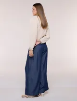 Cárdigan Philosophy corto de punto color marfil, con escote en V, mangas largas abullonadas y cierre frontal de botones grandes forrados.