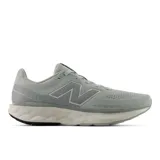 Championes de running New Balance 520 V9, color gris con entresuela Fresh Foam y la característica "N" en los laterales.