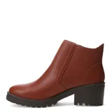 Bota de caña baja marca Bottero, confeccionada en cuero negro con textura granulada. Presenta un cierre lateral metálico, puntera redondeada y suela con plataforma dentada y taco cuadrado.
