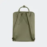 Mochila Fjallraven modelo Kanken Classic, color negro, con compartimento principal con cierre, bolsillo frontal con cierre, asas superiores con broche y correas ajustables para los hombros. Incluye el parche redondo característico de la marca en el frente.