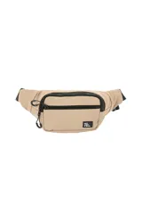 Riñonera color beige con cierres negros, bolsillo frontal y etiqueta con la inscripción "Not Just a Bag".